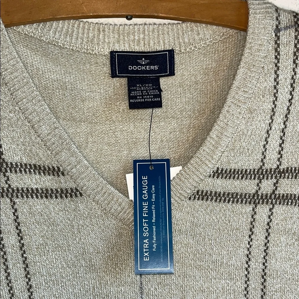 Dockers V-Neck Plaid Sweater Vest in Light Oat‎ XL NWT